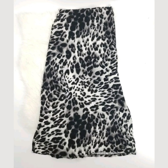 Tommy Bahama Dresses & Skirts - Tommy Bahama XXS Animal Print Maxi Skirt Pull On